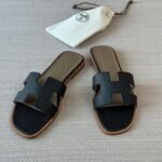 Hermès Oran Sandals In Beige Black