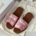 Chloè Woody Flat Mule Sandal in Delicate Pink