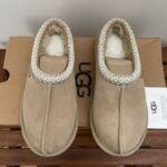 UGG Tazz Slippers Beige - Image 2