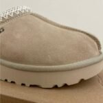 UGG Tazz Slippers Beige - Image 4