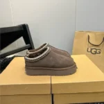 UGG Tazz Slippers Plume Suede - Image 3