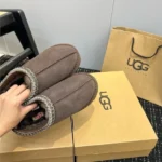 UGG Tazz Slippers Plume Suede - Image 2